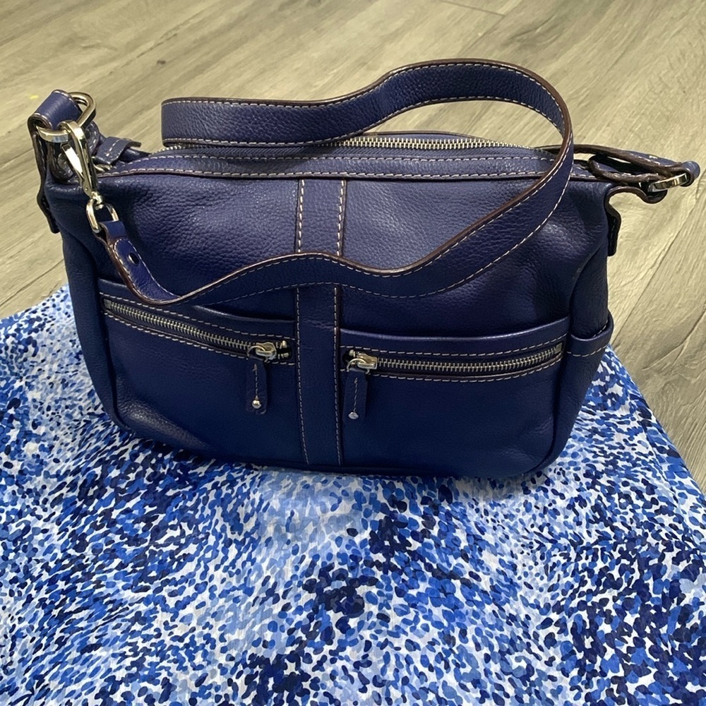 Tignanello Royal Blue Cross Body Leather Handbag w/lots of pockets‎ inside & out